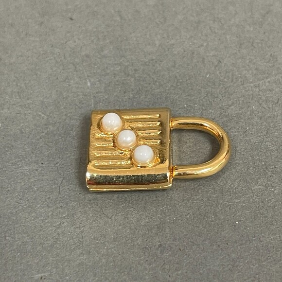 Gold-tone Faux Pearls Lock Fashion Pendant Keychain - Picture 2 of 5